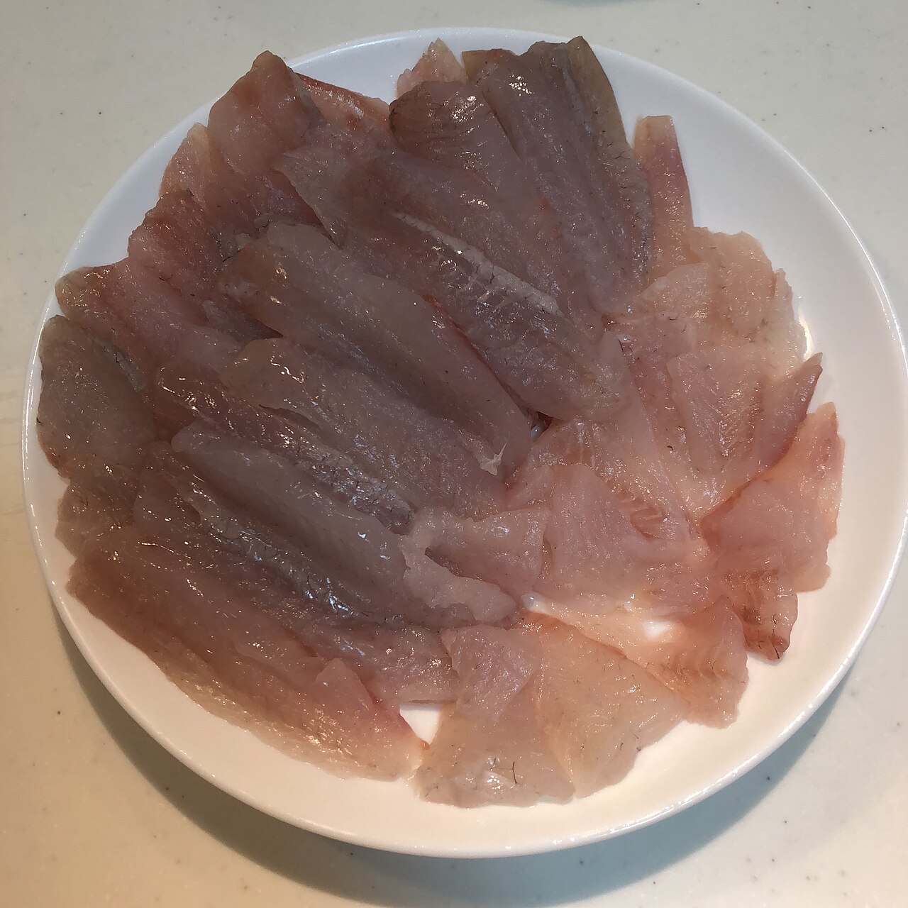 活け〆して一晩寝かせたメジナの刺身
